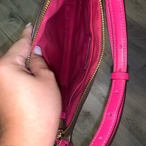 EUC COACH COLLECTION Logo Crossbody, Sunglasses Case, Wristlet coin zip around. - Picture 8 of 16